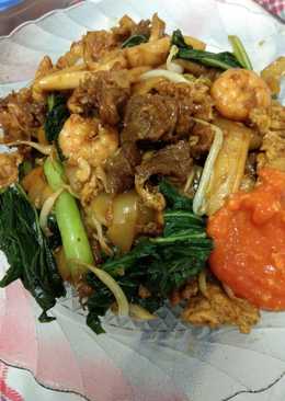 Kwetiau goreng seafood mix tetelan daging sapi