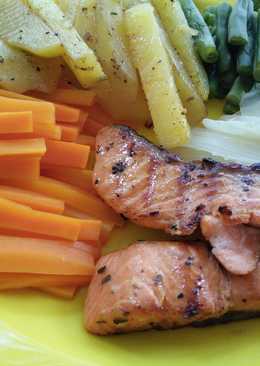 Steak salmon fillet dan sayuran