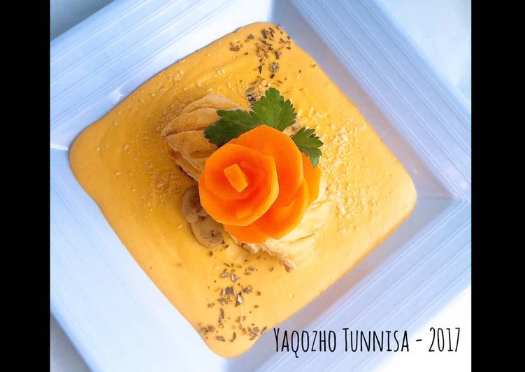 gambar untuk resep Mushroom and carrot cream soup with puff pastry