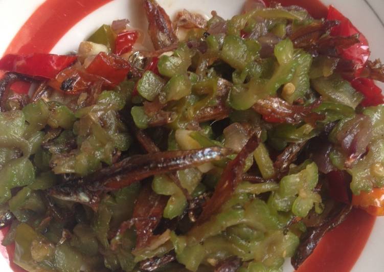  Resep Tumis pare ikan asin oleh Luncana Faridhoh Sasmito 