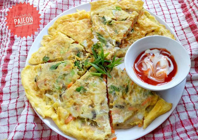 bahan dan cara membuat Haemul pajeon (Korean pancake seafood)