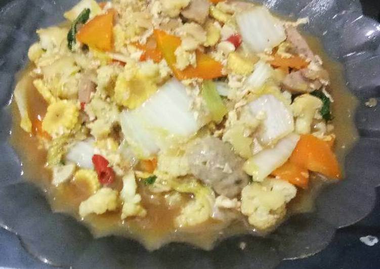 resep Capcay (Vegetables Chaos with Egg and Meat Ball)