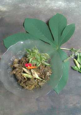 Tumis daun singkong