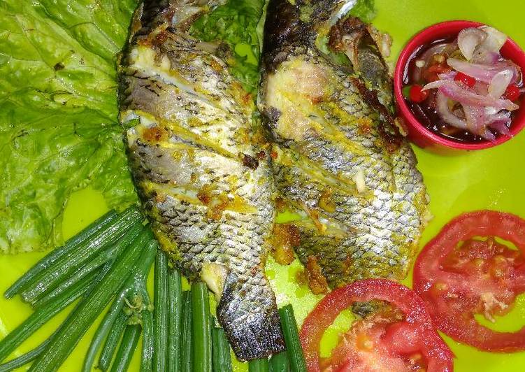 resep lengkap untuk Ikan Bakar Sederhana Ft.Sambal Dabu-dabu