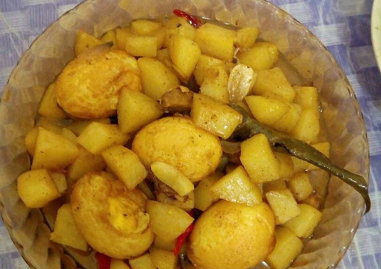 resep lengkap untuk Kentang telor bumbu kuning khas warteg