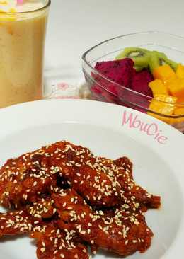 Yangnyeom Tongdak (Korean Spicy Fried Chicken)