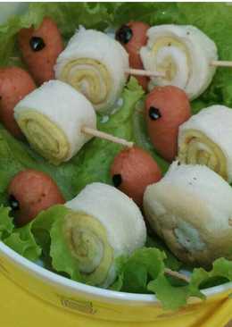 Roti sosis bentuk snail. Bento for kids