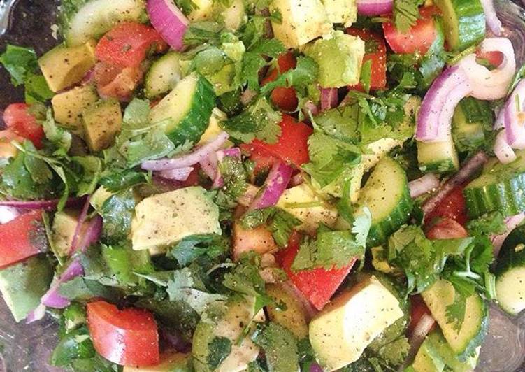 gambar untuk resep Avocado,cucumber& tomato salad