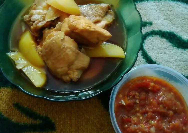  Resep  Semur ayam kentang sambal  matang  oleh vanie hapsari 