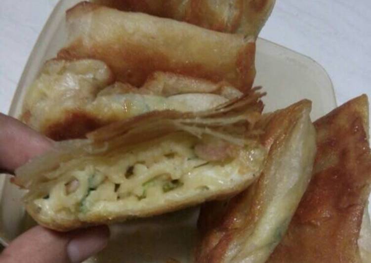 bahan dan cara membuat Martabak mie telur