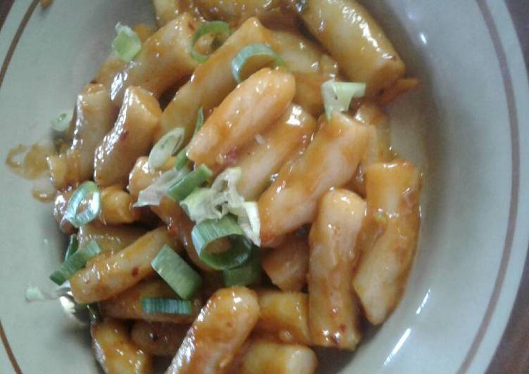 resep lengkap untuk Tteobokki ala Ibunya Yuri