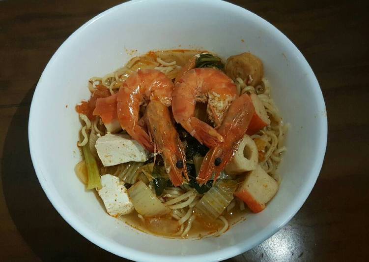 resep masakan Mie Tom yam seafood