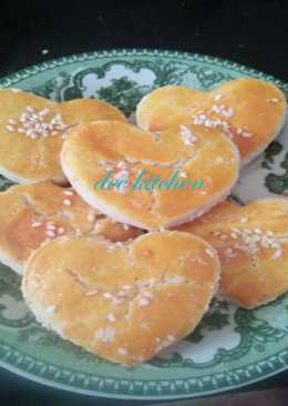 Kue kacang biji wijen