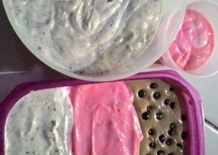 resep lengkap untuk Es krim 3 rasa vanilla oreo,chocolate n strawberry (tanpa whippy)