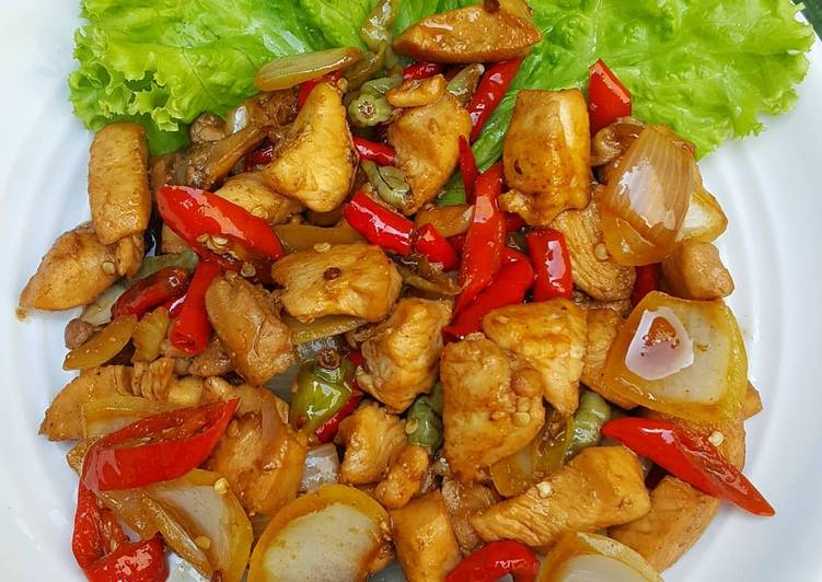 bahan dan cara membuat Tumis Ayam Kecap Pedas Bulbul