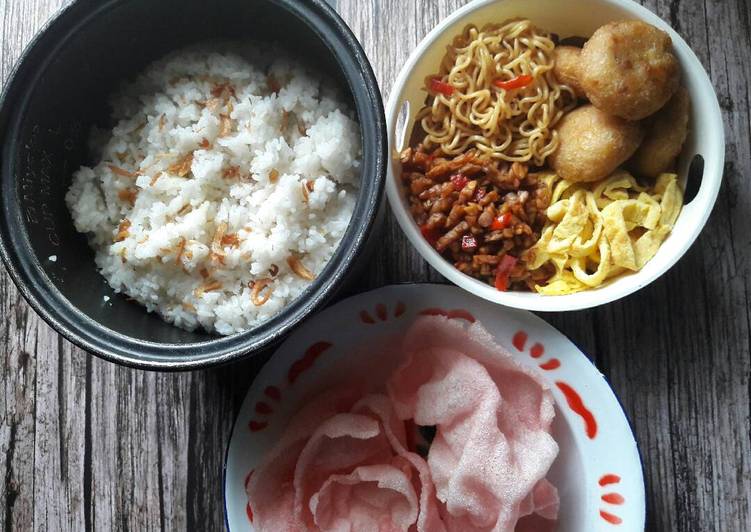 resep lengkap untuk Nasi uduk ricecooker