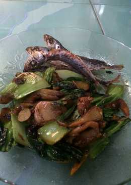 Tumis jamur sawi + ikan tongkol kecil