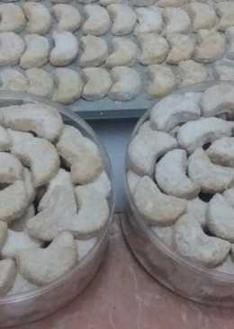 Putri salju keju kacang mede melt