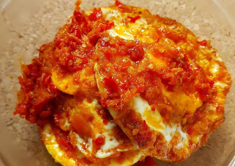 gambar untuk cara membuat Telur Ceplok Balado