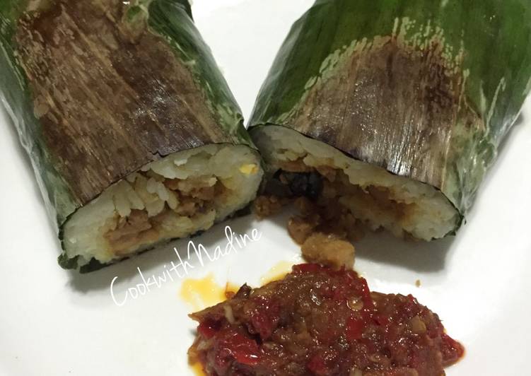 resep makanan Nasi bakar isi tempe orek & ayam lengkuas