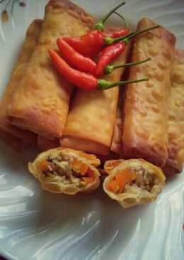 Lumpia isi sayur dan daging ayam