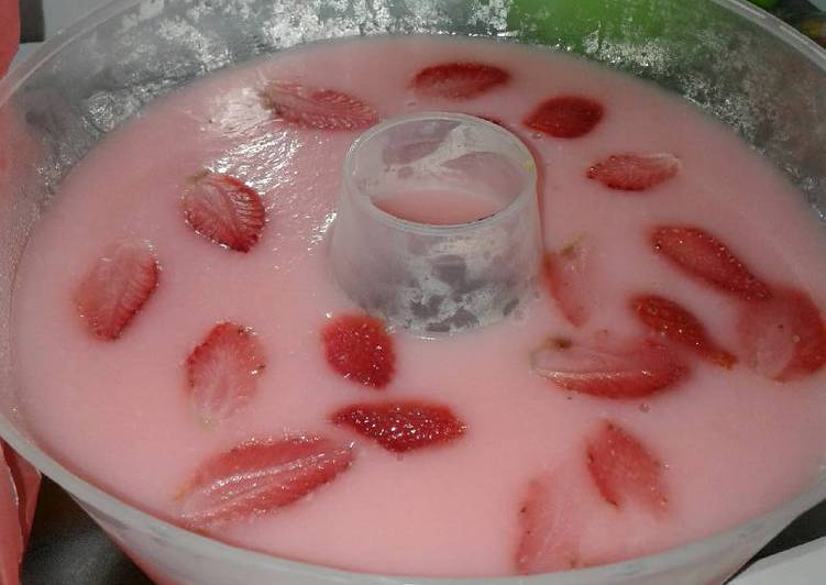 gambar untuk resep makanan Puding nutrijel strawberry yoghurt