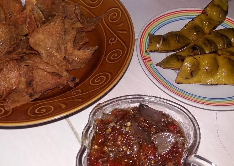 resep Sambal terasi, ikan asin, pete ala anak kost