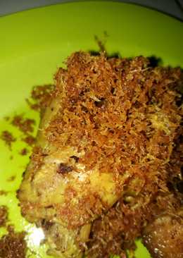 Ayam goreng plus serundeng kelapa