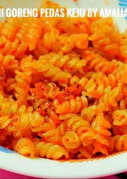 Macaroni goreng keju pedas