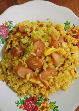 Nasi goreng kuning sosis