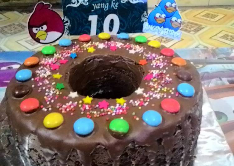 gambar untuk cara membuat Kue ulang tahun brownies kukus lapis coklat leleh irit bahan