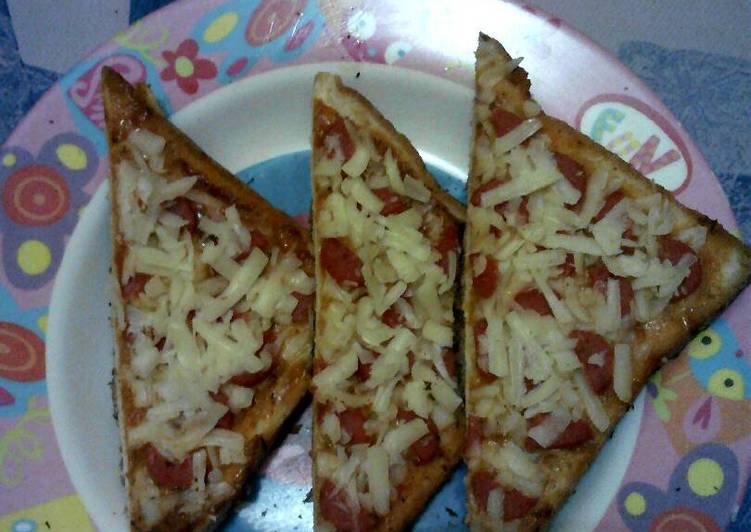 Resep Pizza roti tawar praktis Karya Irine Mamanya Titadiravia