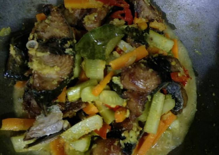 Resep Ikan tenggiri acar kuning no ribet Oleh Ryta