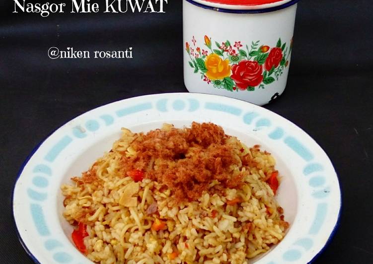 resep lengkap untuk Nasgor Mie KUWAT (Kacang-Udang-Wortel-Abon-Telur)