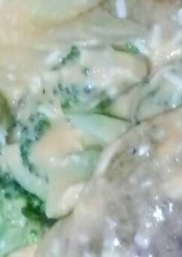 Baked potato broccoli topping with cheese sauce