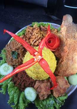 Nasi kuning komplit