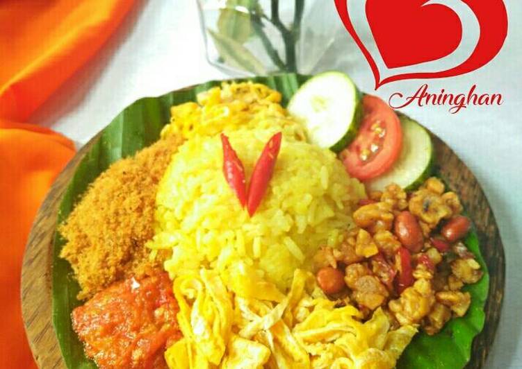 bahan dan cara membuat Nasi Kuning ricecooker