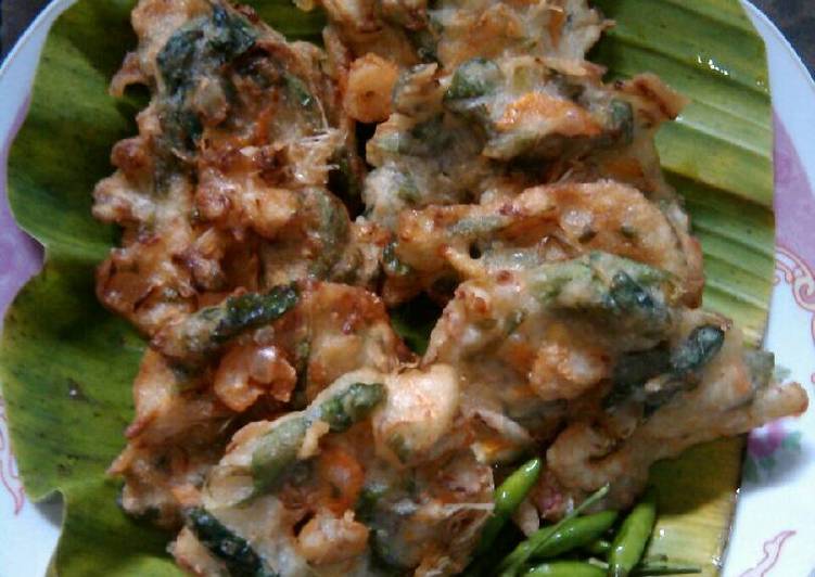 resep lengkap untuk Bakwan bayam udang spesial