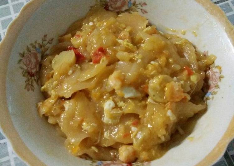 resep lengkap untuk Seblak basah spesial udang sosis telur