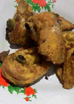 Ayam goreng bumbu opor