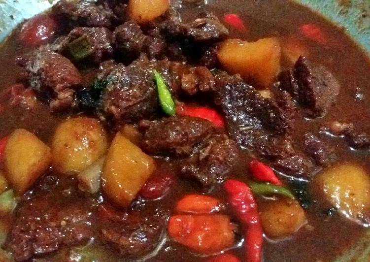 gambar untuk cara membuat Semur Daging dan Kentang