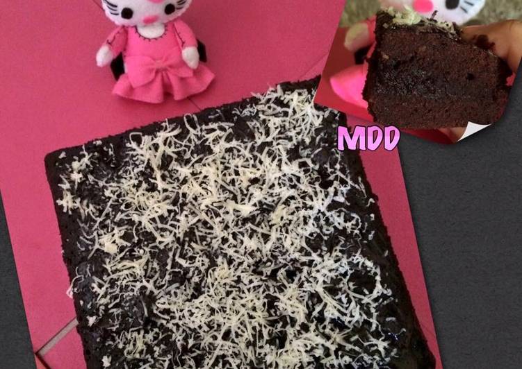 bahan dan cara membuat Brownis kukus sederhana 2 lapis