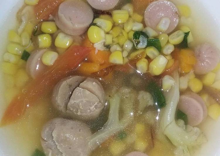 resep masakan Sop ramen (bakso, sosis, jagung manis, wortel, tomat, kol)