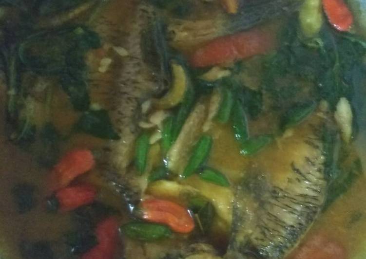 bahan dan cara membuat Tom yam ikan gurame