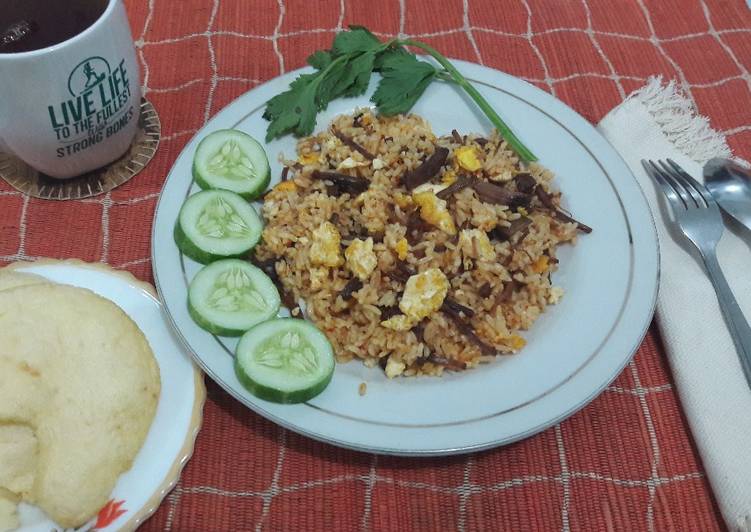 gambar untuk cara membuat Nasi goreng telur daging empal goreng suwir????