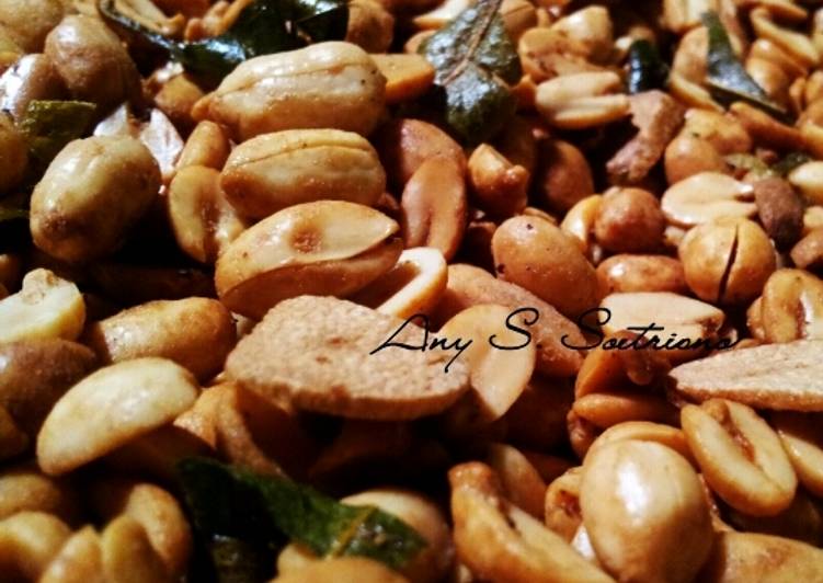 resep Kacang Bawang Goreng Daun Jeruk
