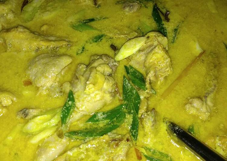 Resep Opor ayam.. Oleh Wawuk Wuryantini