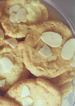 Almond cookies