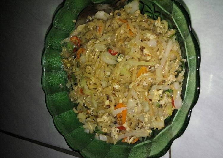 resep lengkap untuk Mi goreng pedeess