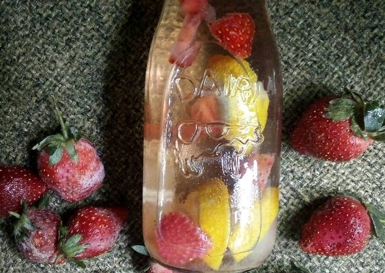 resep makanan Infused Water Lemon Strawberry ????